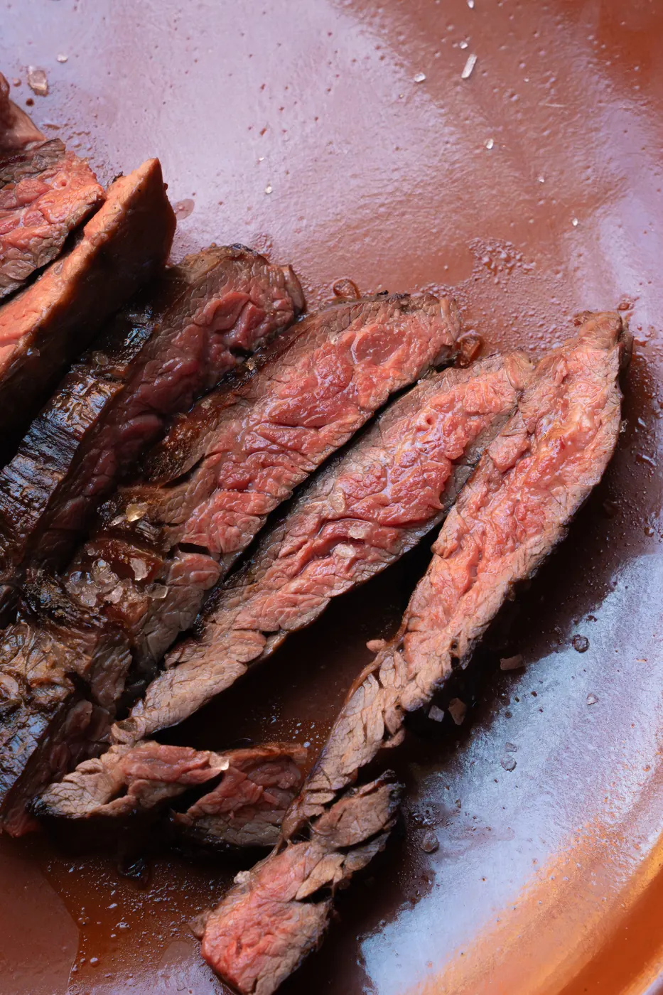 Entraña a la brasa cortada en tiras